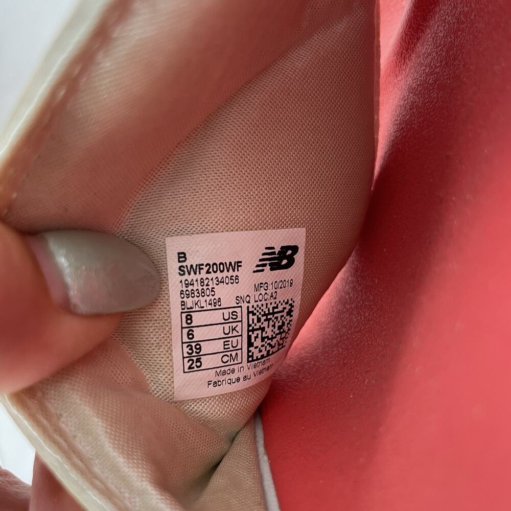 New Balance 200 V1 Women's Size 8 Slide Sandal Floral Logo Print White Slip On - Picture 7 of 7